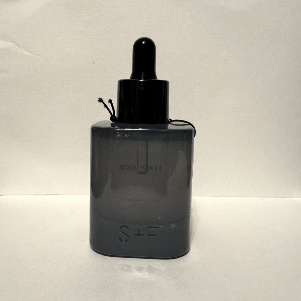 Teakwood Eau de Parfum Oil - Picture 2 of 3